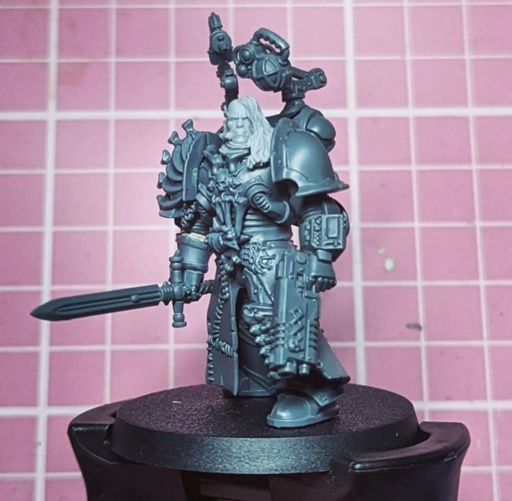 An Emperor's Children / Creations of Bile Master of Executions - converted using the head from the Horus Heresy Eidolon mini and then bits from the Primaris Apothecary sculpt and the Horus Heresy MkVI Command Sprue