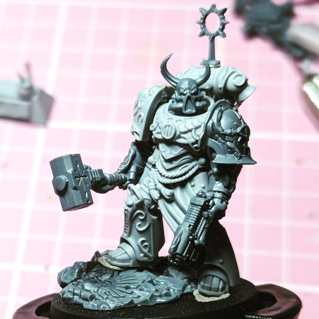Chaos Space Marines Warhammer 40000 (40k)  Emperor's Children or Creations of Bile Lord of Slaanesh Converted from the Horus Heresy Praetor mini with a Chosen Space Marine head and the Chaos Lord Thunder Hammer