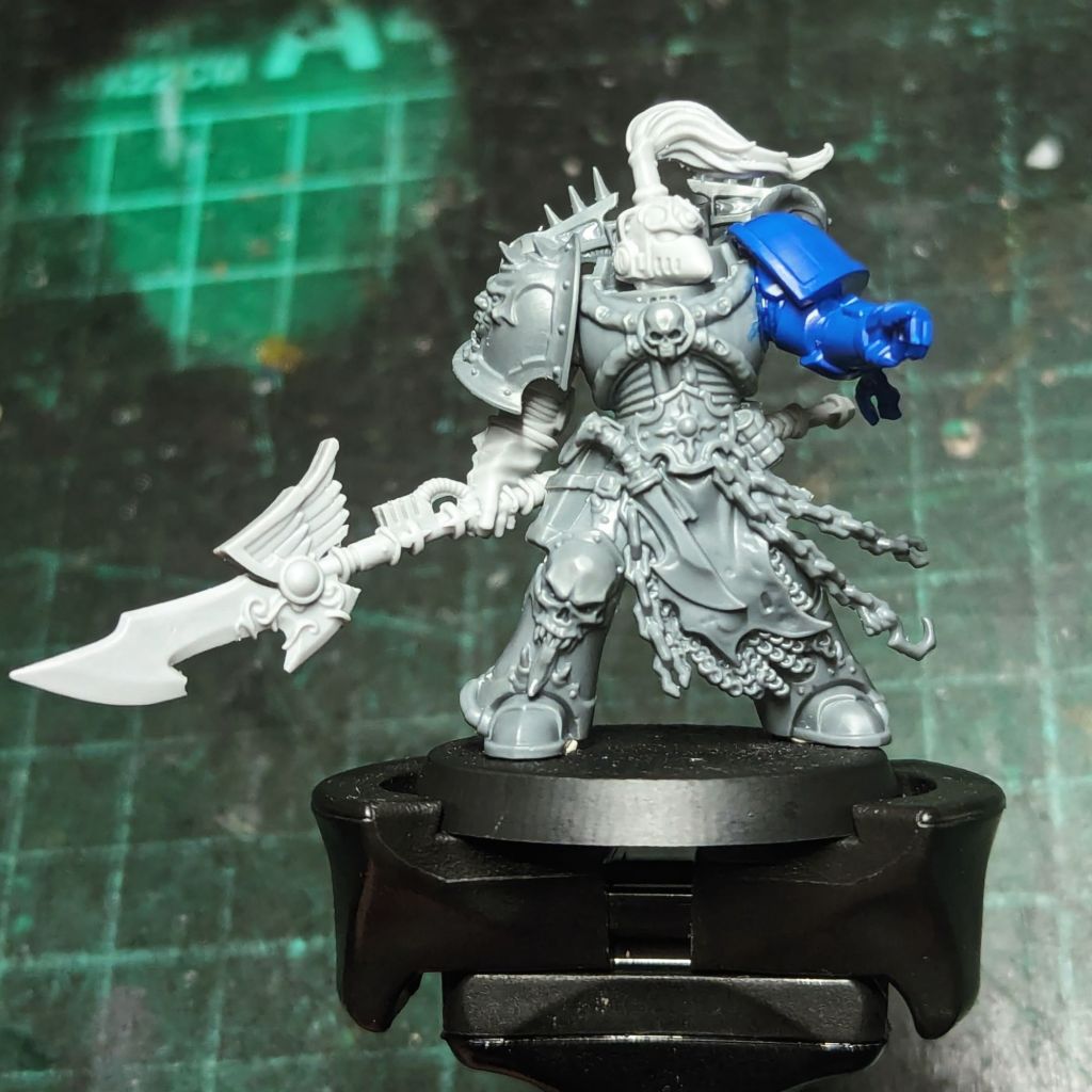 Chaos Space Marines Warhammer 40000 (40k)  Emperor's Children or Creations of Bile Chosen Space Marine of the Consortium - a fallen Phoenix Guard wielding a phoenix power spear