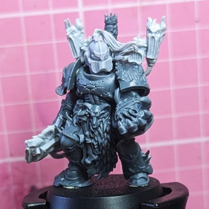 Emperors Children Noise Marine Champion of Slaanesh with Sonic Blaster and Doom Siren as well as a Powerfist