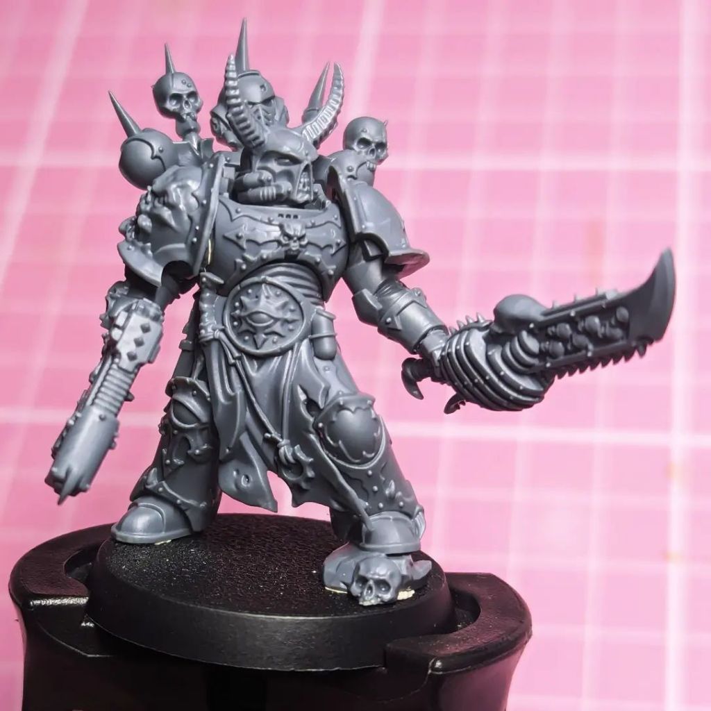 Night Lords Chainsword used on an Emperors Children Chosen Champion also carrying a converted Combi-plasma. Both are excessive and Slaanesh would approve 
