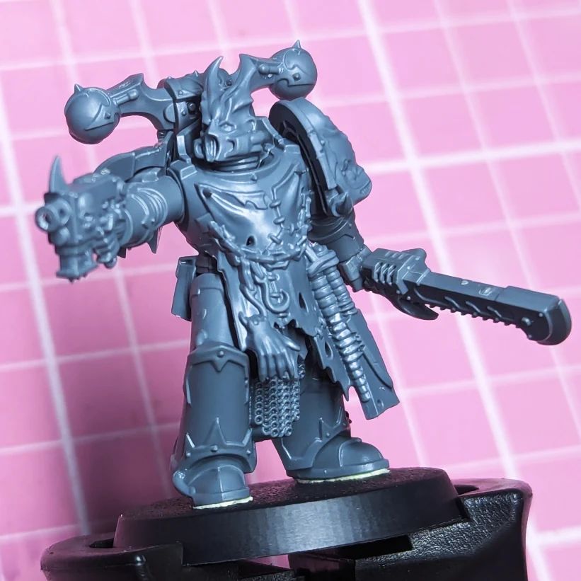Kitbash of an Emperors Children Noise Marine converted with the Torso front for the Night Lords Skinthief from Nemesis Claw Kill Team featuring a tabard or coat make of flayed flesh - the Noise Marine has the head from a Warp Talon or Raptor unit and is carrying a Chainsword and Bolt Pistol
