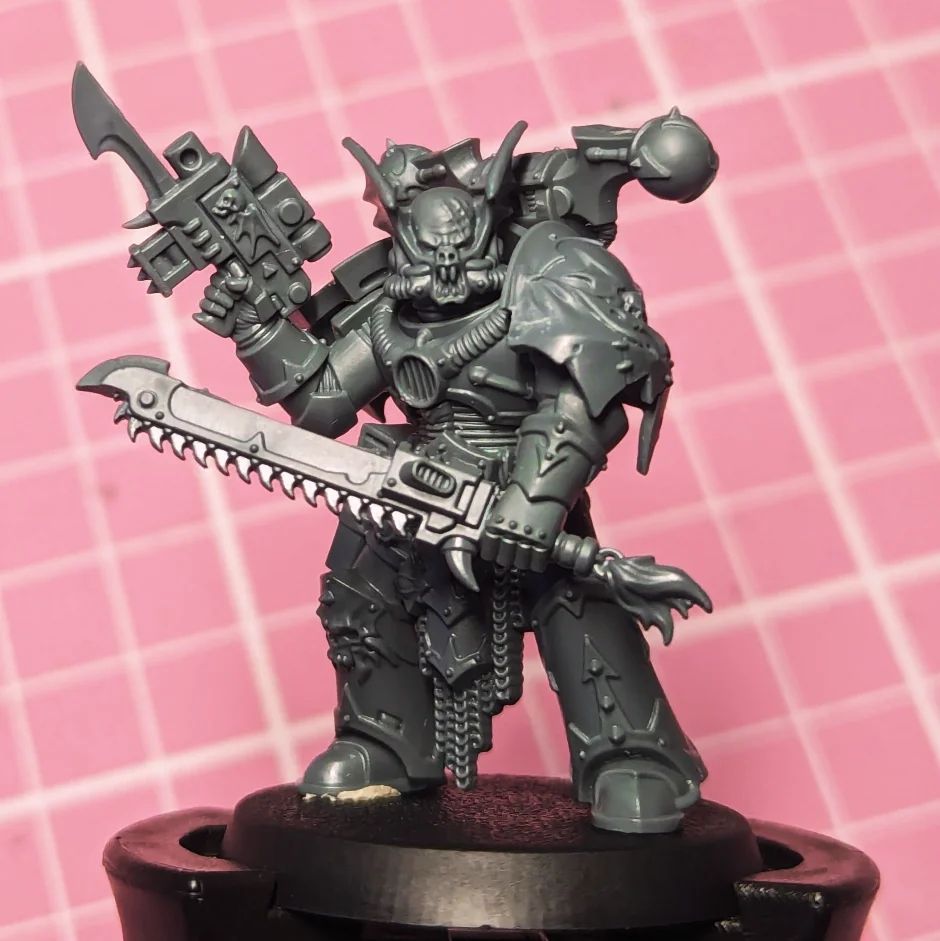 Night Lords Terror Squad Member made from the Nemesis Claw Kill Team kit. This Legionary has a Bolt Pistol and Chainsword. The Bolt Pistol bears the emblem of the Night Lords