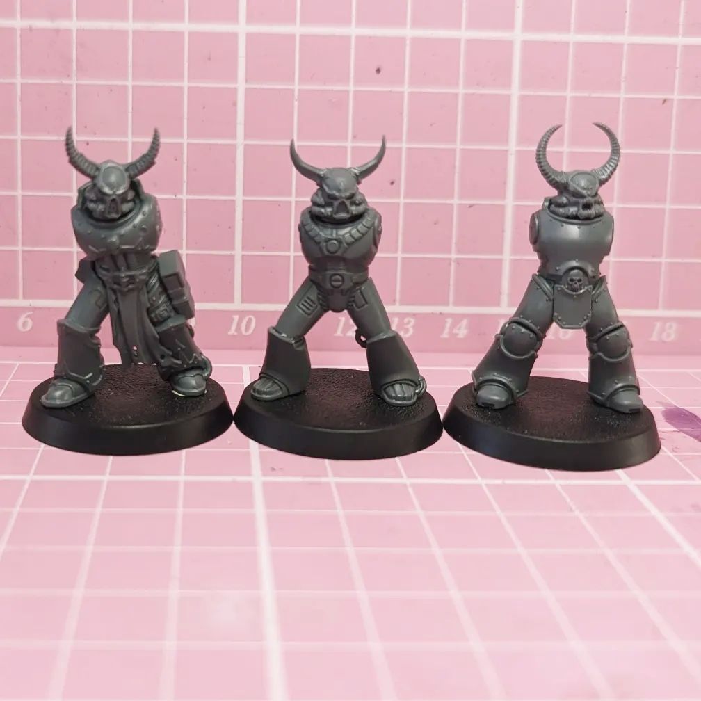 Horus Heresy MkIII, MkVI, Warhammer 40k Chaos Space Marine Size Comparison