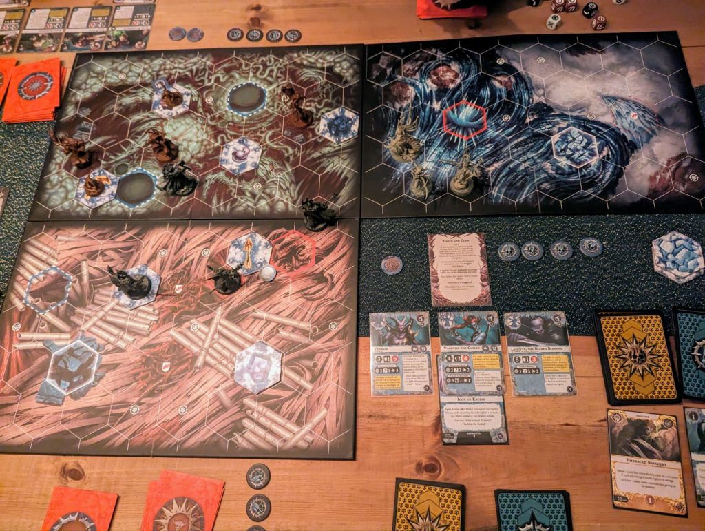 3-player game of Warhammer Underworlds underway with Khagra's Ravagers (Chaos Warriors / Slaves to Darkness), the Thricefold Discord (Hedonites of Slaanesh) and Skittershank's Clawpack (Skaven Clan Eshin) competing