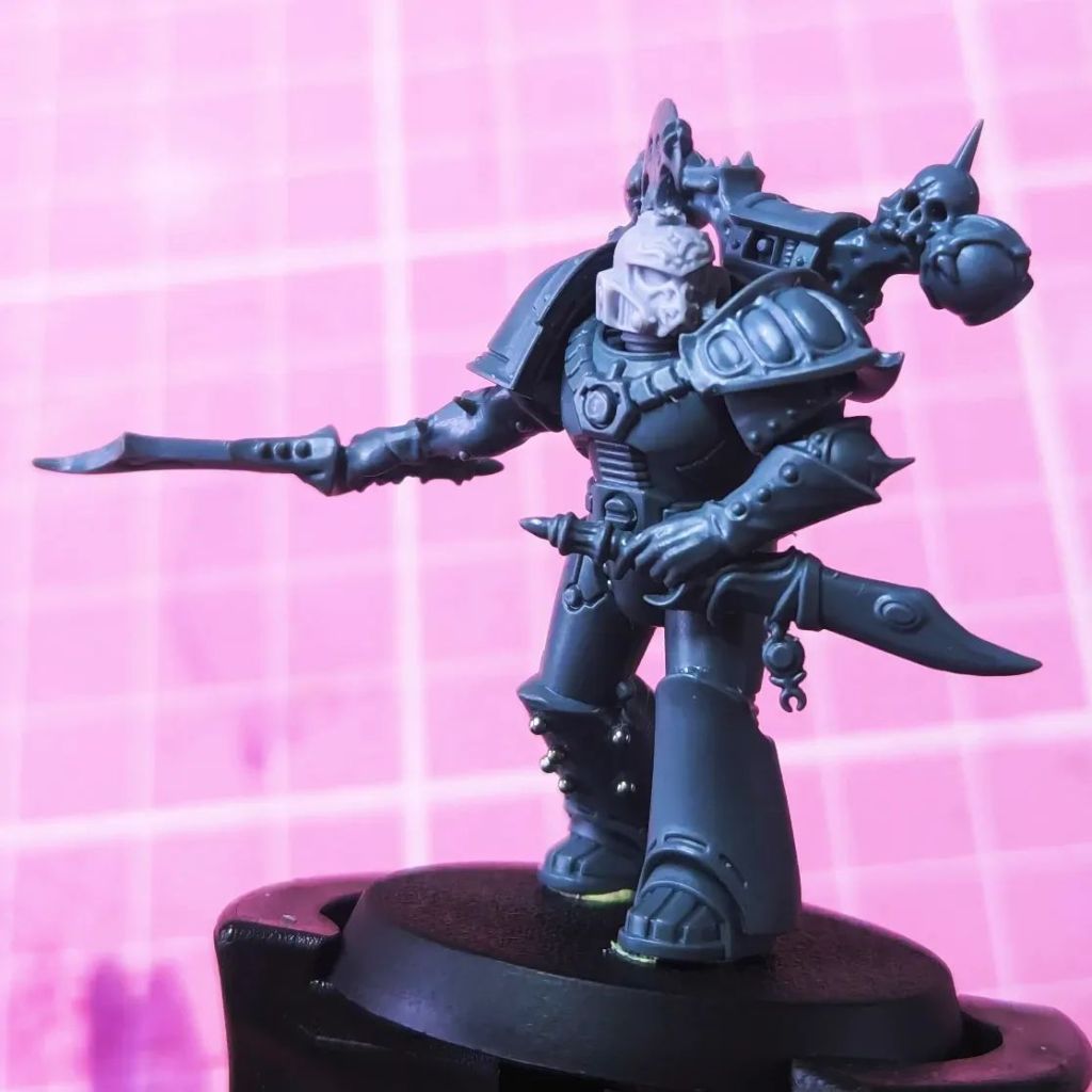 Emperors Children and Creations of Bile Chosen Chaos Space Marine Kitbash with Horus Heresy Tactical Marines, MkVI Armour and Captain Lucius helm with Hedonites of Slaanesh Symbaresh Twinsouls pieces