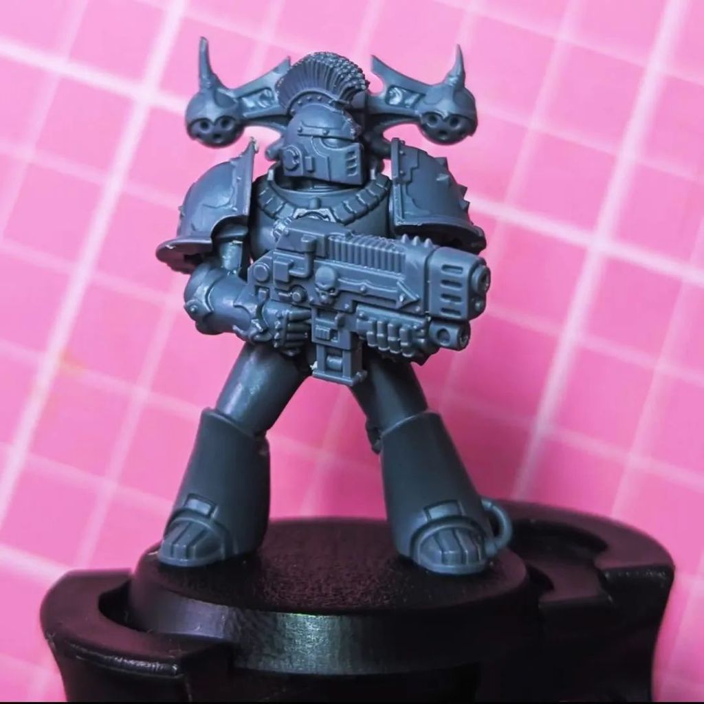 Emperors Children and Creations of Bile Chosen Chaos Space Marine Kitbash with Horus Heresy Tactical Marines, MkVI Armour and Horus Heresy Command Squad pieces with Combi-Weapon or Combi-Plasma